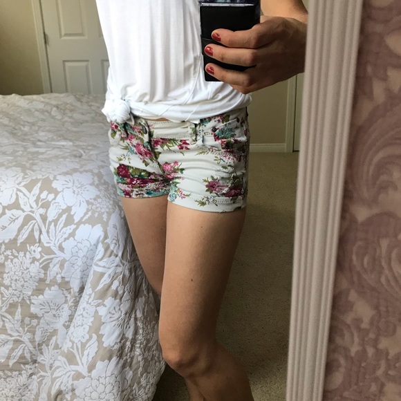 Floral Stretch Shorts - Picture 4 of 7